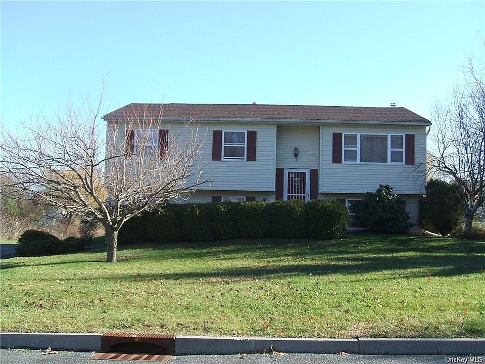 1st image of 135 Heather Cir