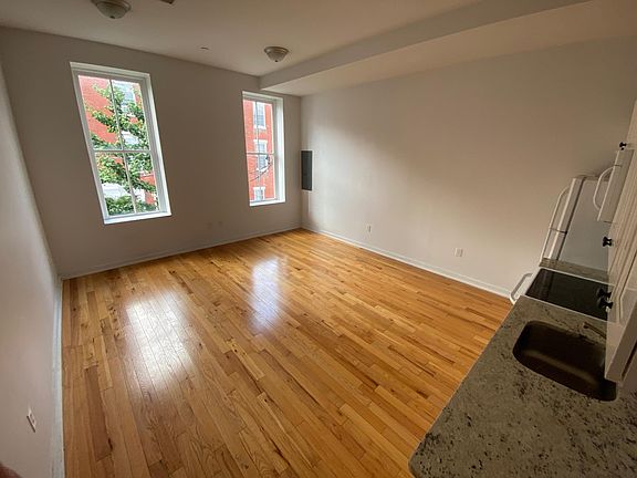 2nd image of 709 N Franklin St APT 201