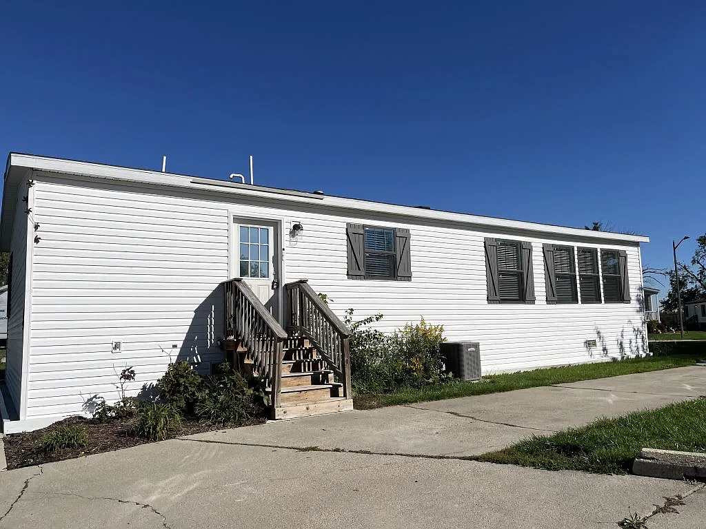 3 bed, 2.0 bath, 1404 sqft, $1,860 — Photo 3