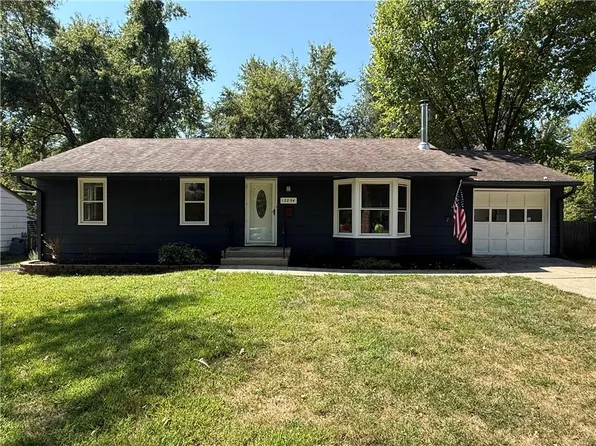 13254 Park Hills Dr, Grandview, MO 64030