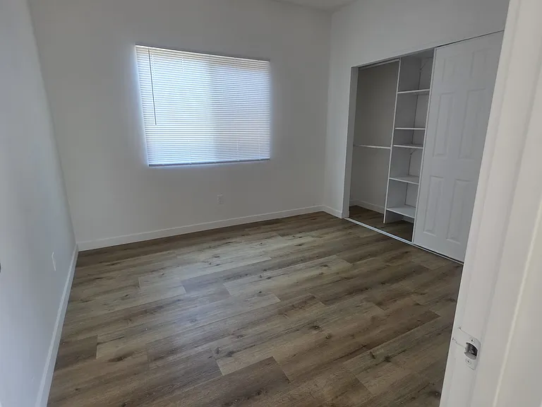 1209 W King St — Photo 12