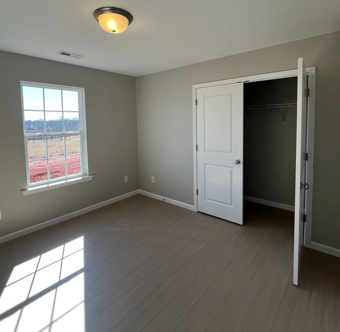 2 bed, $1,400 — Photo 3
