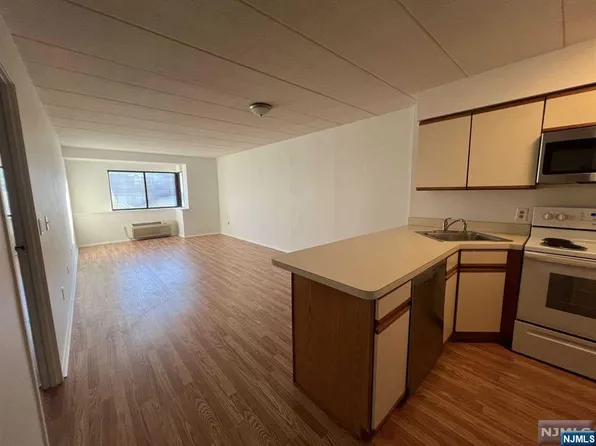 5 Linden St APT 2F, Hackensack, NJ 07601