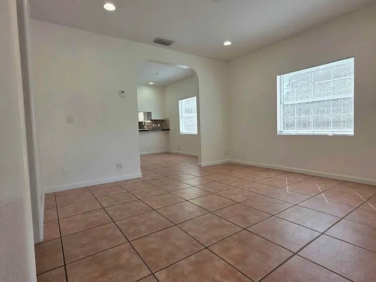 808 W Lakewood Rd — Photo 5
