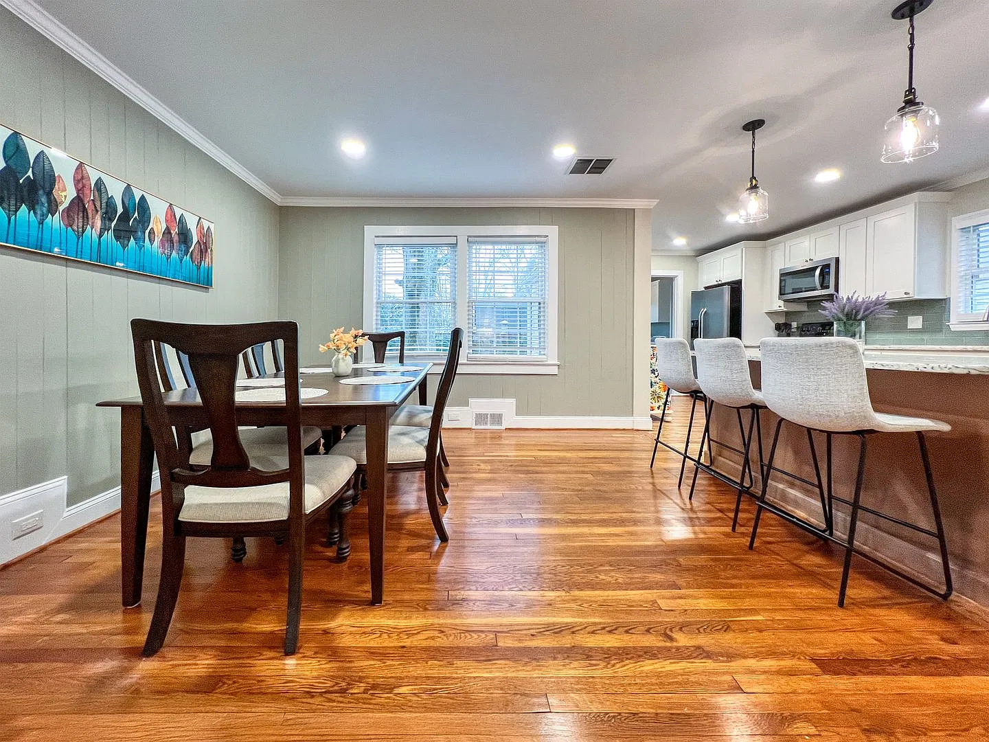 1226 Brookwood Drive Available 06/01/2028-29 Fully Furnished, . — Photo 4