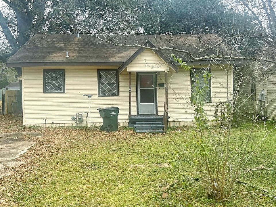 1st image of 305 Pelican Dr