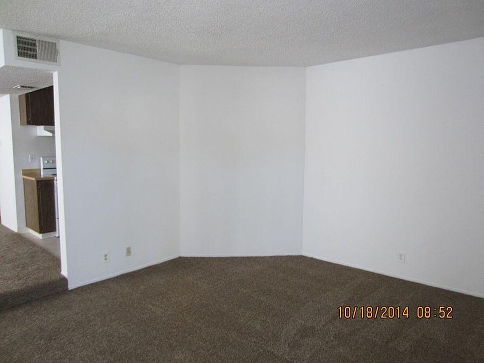 2nd image of 190 Woodbury Cir