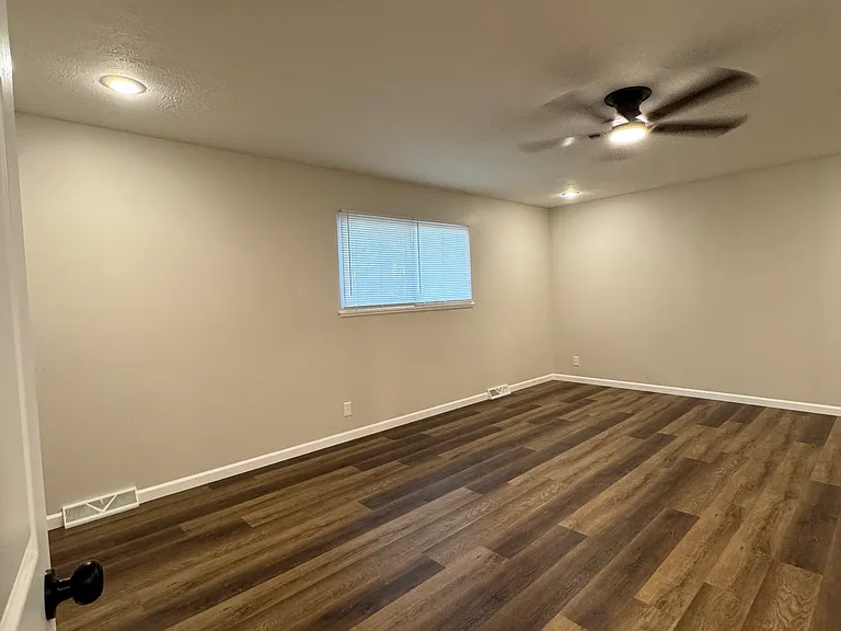 2230 N Aline Ave — Photo 7