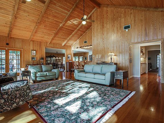 5th image of 6815 Oakridge Dr
