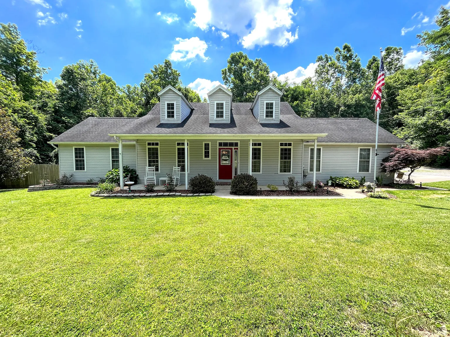 647 Sycamore Dr photo 1