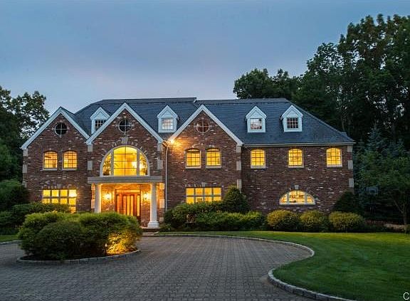 3rd image of 82 Beacon Hill Ln
