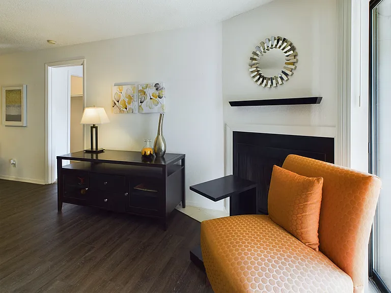 Raintree Apartments — Photo 7