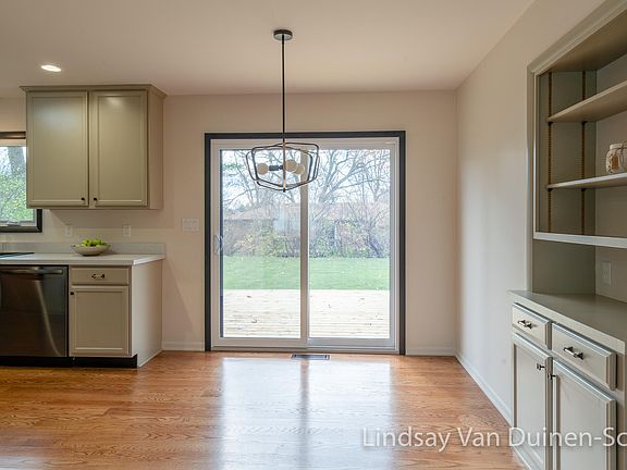 5th image of 2750 Vassar Dr SE