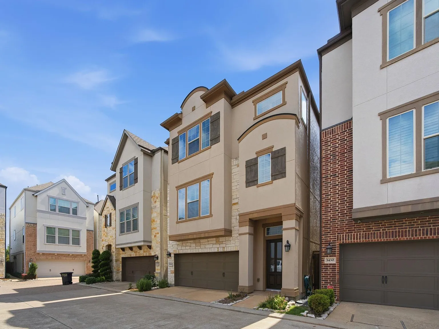 3 bed, 3.5 bath, 2486 sqft, $3,250 — Photo 2