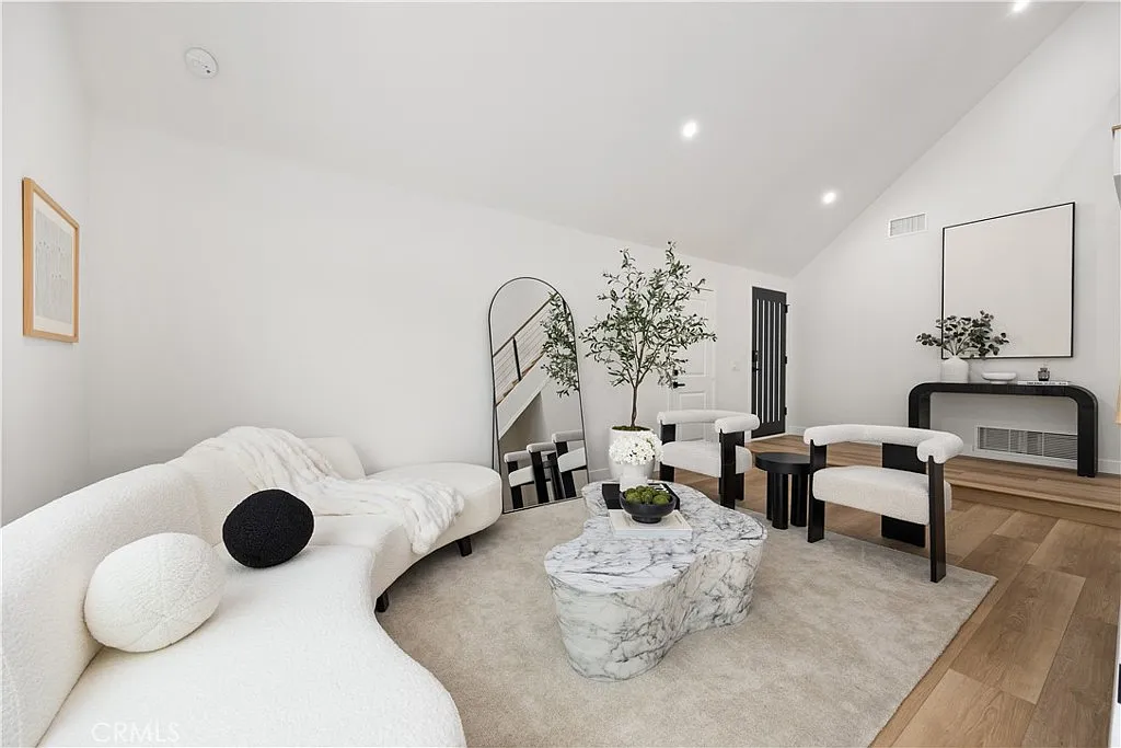 6 bed, 2532 sqft, $16,000 — Photo 3
