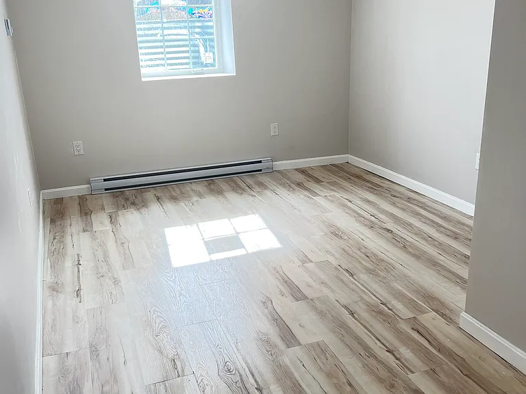 28 McMillen St — Photo 8