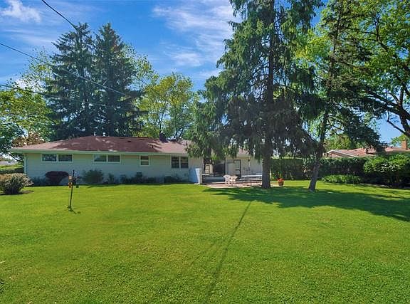 2nd image of 810 Cassie Dr