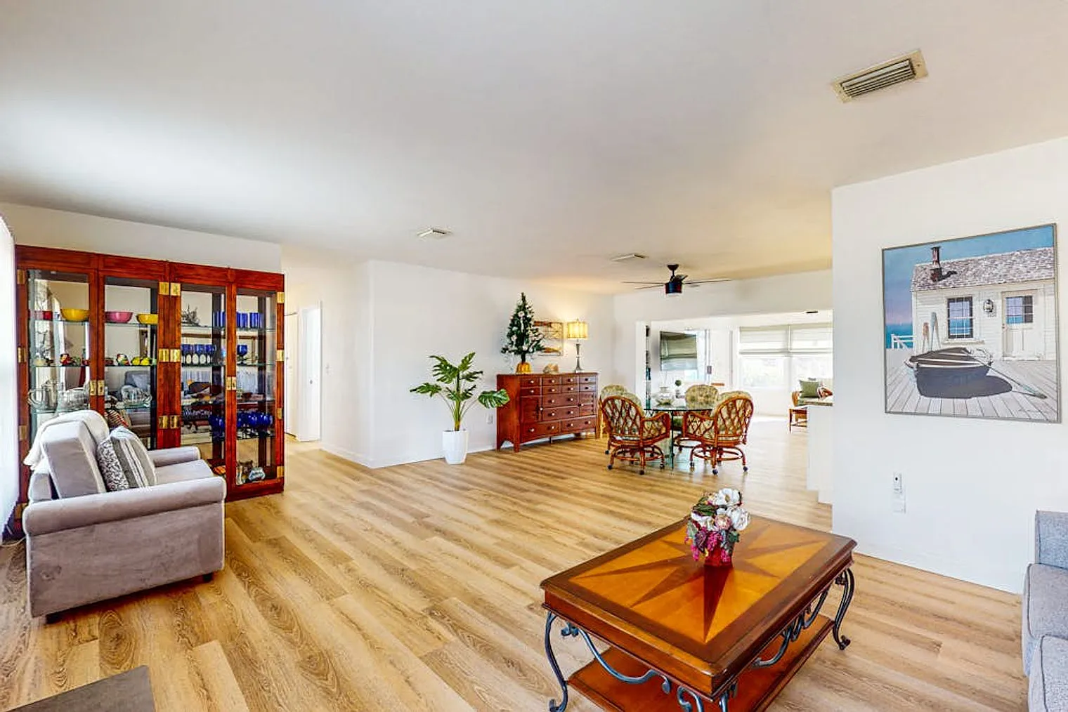 3 bed, 2.0 bath, 1646 sqft, $5,434 — Photo 2