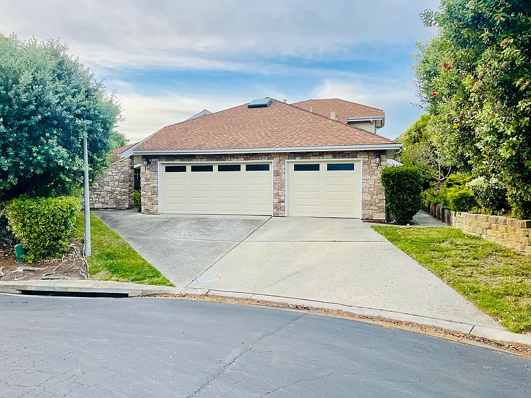 2 Greenbrier Ct — Photo 34