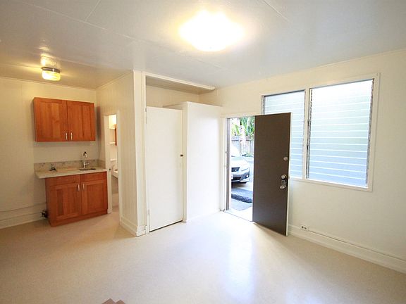 3rd image of 1849 Kaioo Dr APT 1