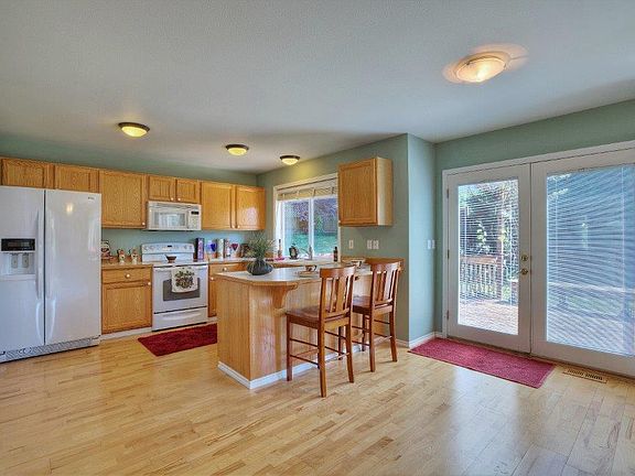 4th image of 32405 McKay Ln