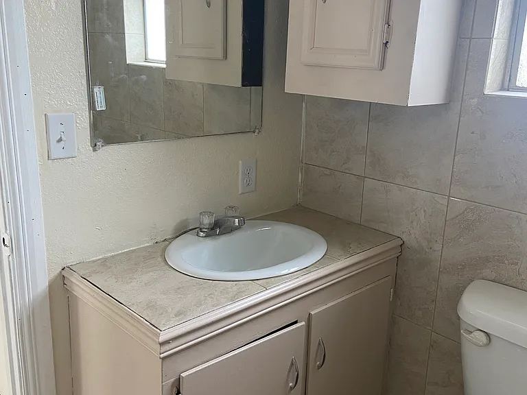 307 S Cox St #B — Photo 15