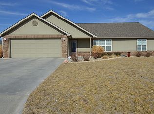 420 Stone Glenn Dr, Manhattan, KS 66503