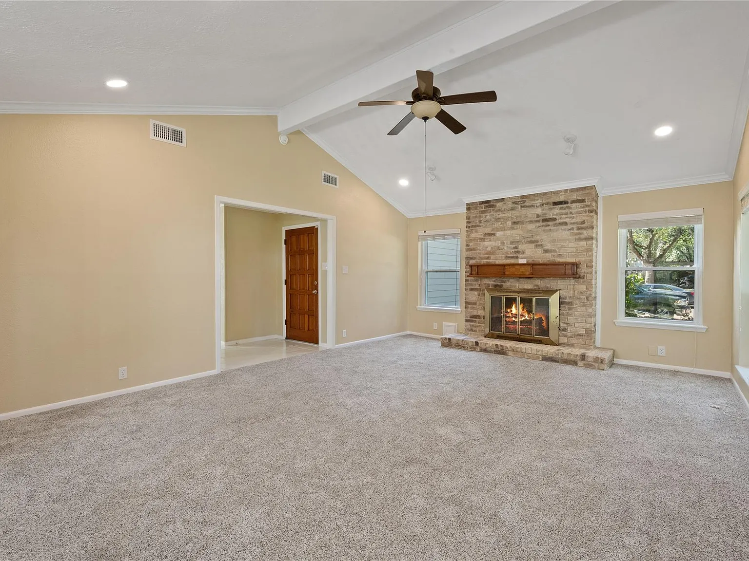 3 bed, 2.0 bath, 1558 sqft, $2,100 — Photo 4