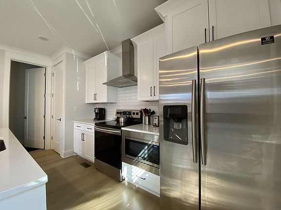 2nd image of 105 Duke St #6