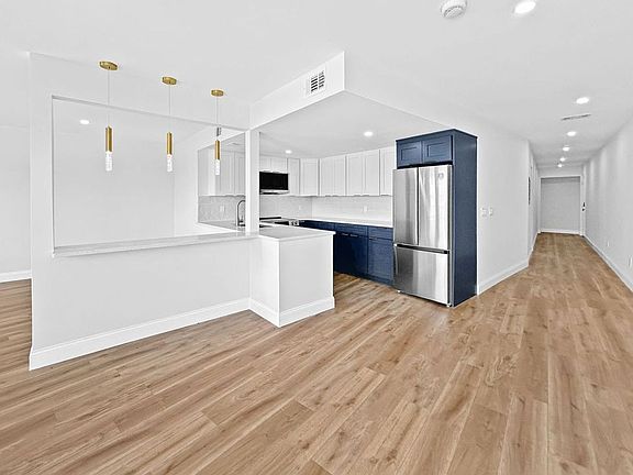 5th image of 503 129th Ave E APT 4