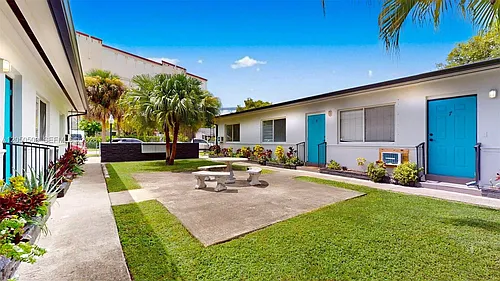 2499 SW 27th St #5 Photo 1