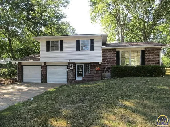3217 SW Westwood Ct, Topeka, KS 66614