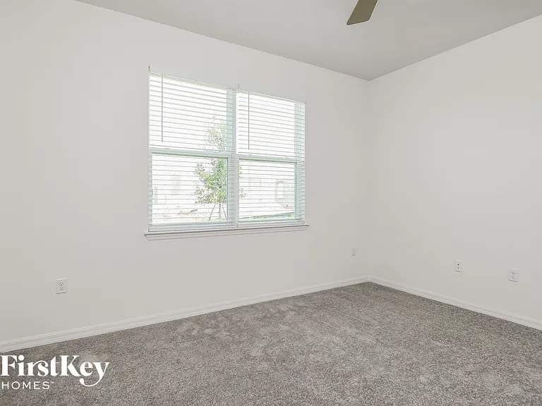 1585 Isleta Loop — Photo 9
