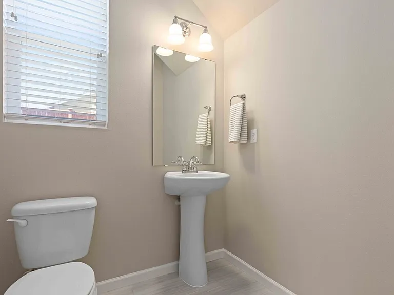 120 Pickford Pl SW — Photo 6