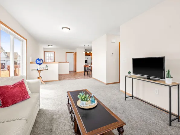 38251 Explorer Cir, North Branch, MN 55056