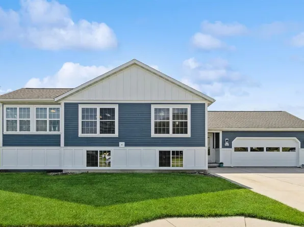801 Hampton Dr, Williamsburg, IA 52361