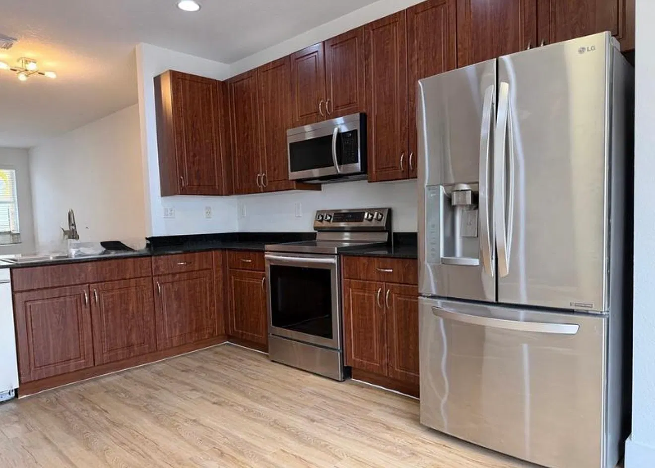 3 bed, 2.5 bath, 1740 sqft, $3,193 — Photo 4