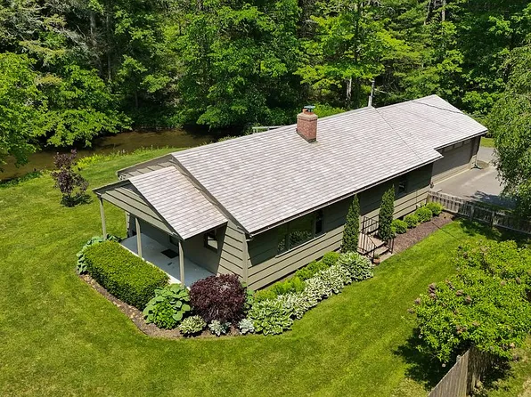 375 Salmon Kill Rd, Lakeville, CT 06039