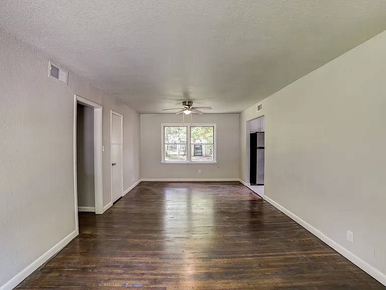 1618 S Ash Pl — Photo 4
