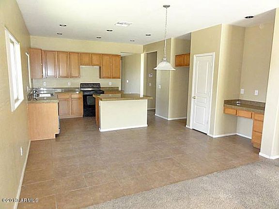 LARGE EAT IN KITCHEN