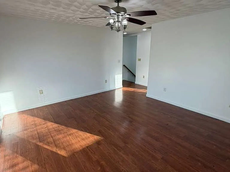 130-132 W Selden St #3 — Photo 13