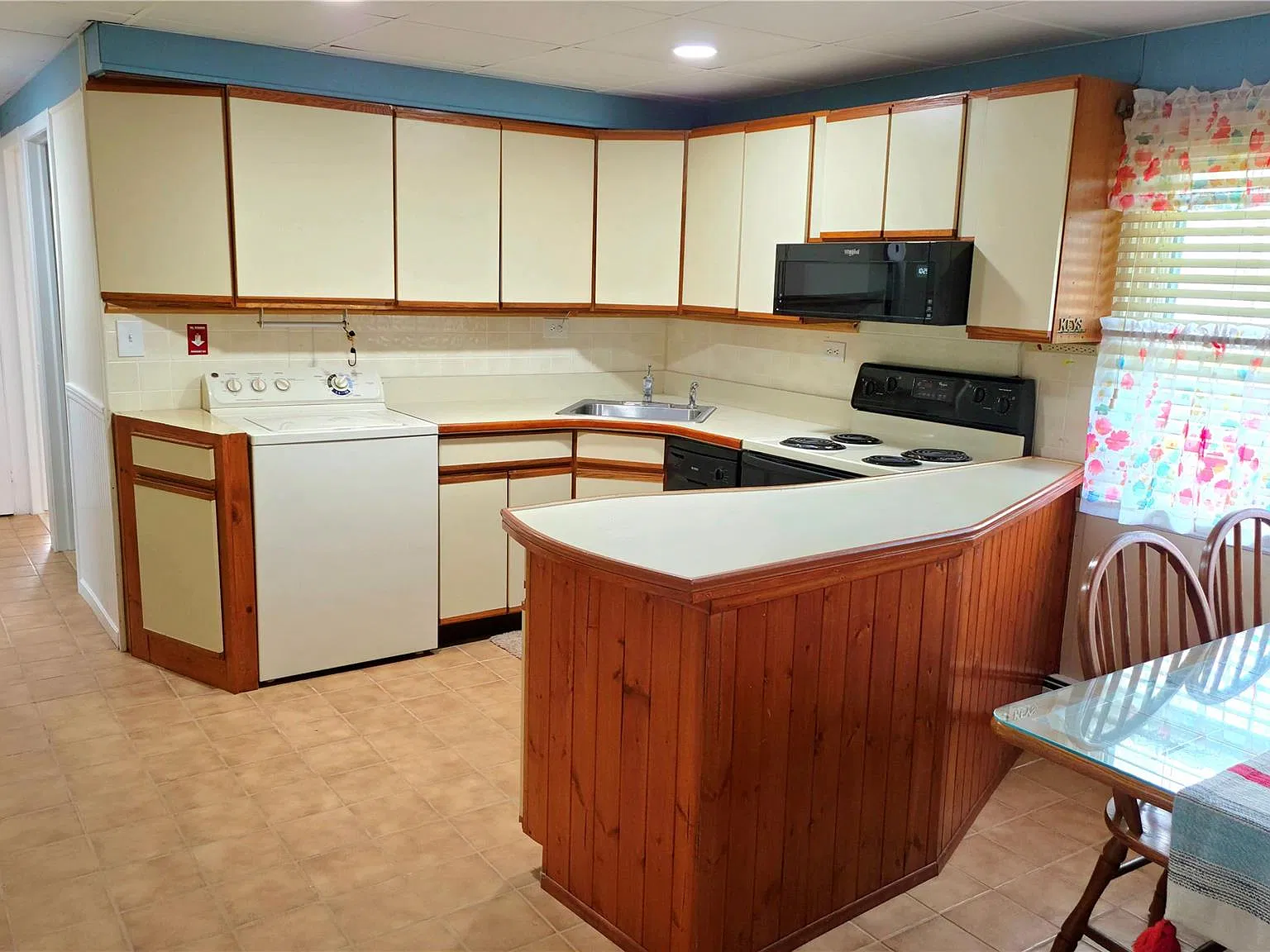 2 bed, 1.0 bath, 1114 sqft, $3,500 — Photo 3