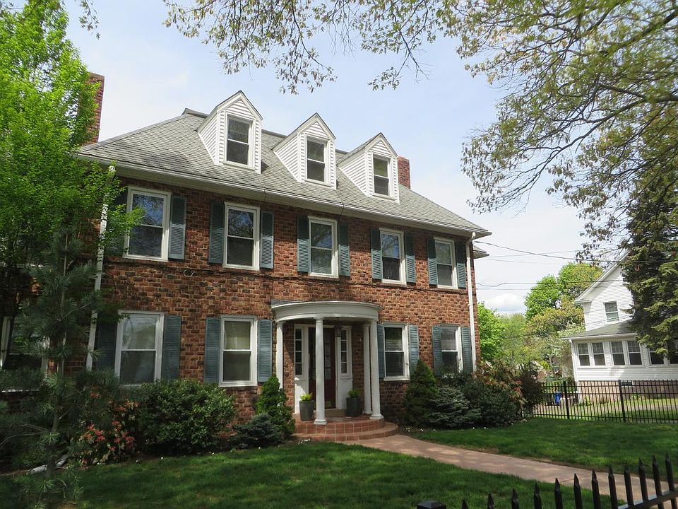 1st image of 512 Townsend Ave APT 1L
