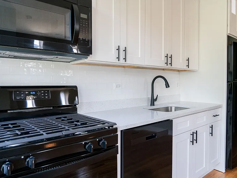 3051 W Leland Ave — Photo 4