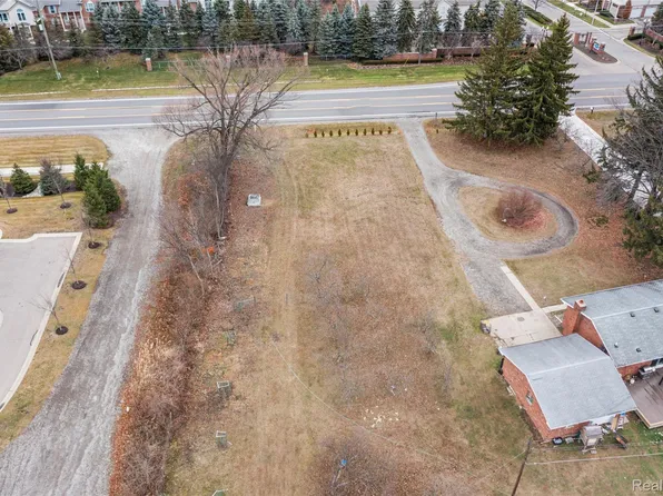 2041 W Maple Rd, Walled Lake, MI 48390