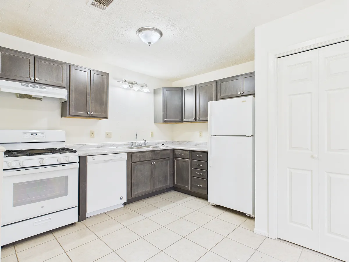 Building Photo - 807 Frio Cir