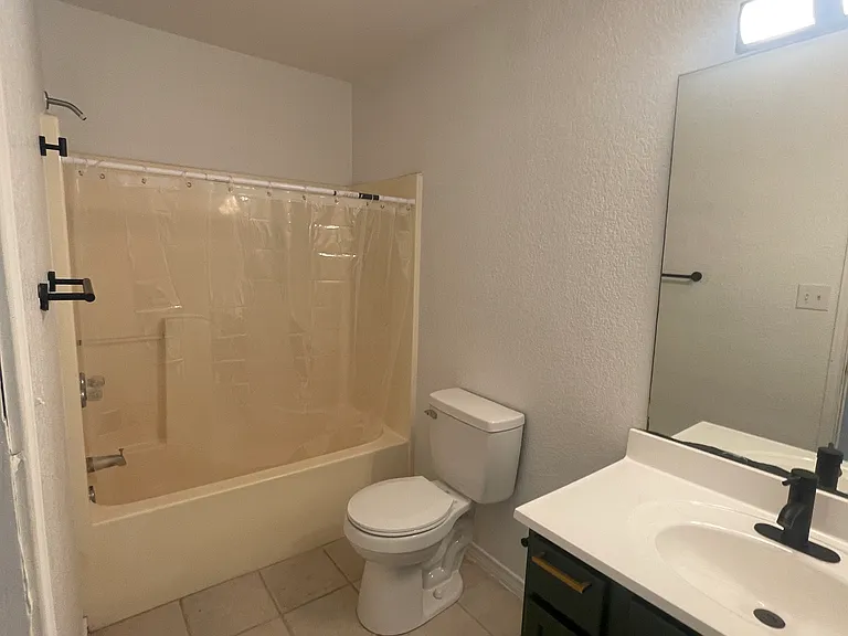 1808 Pearce Ct — Photo 12