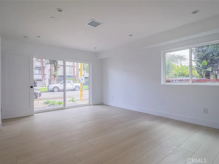 11810 Gilmore St — Photo 9