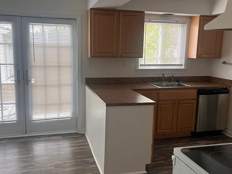3263 Hessel Ave — Photo 5