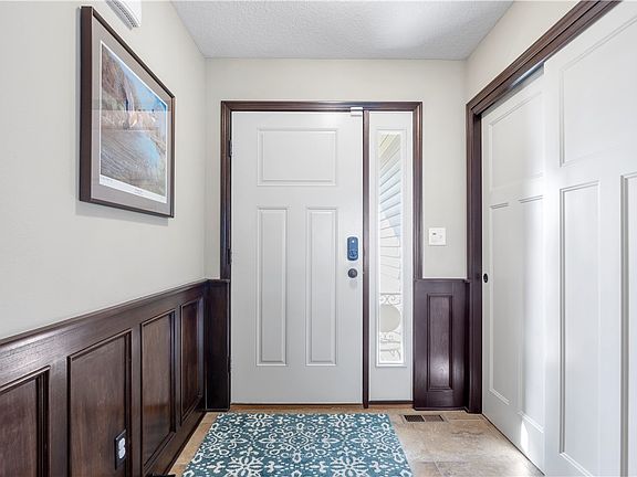4th image of 309 Maple Dr